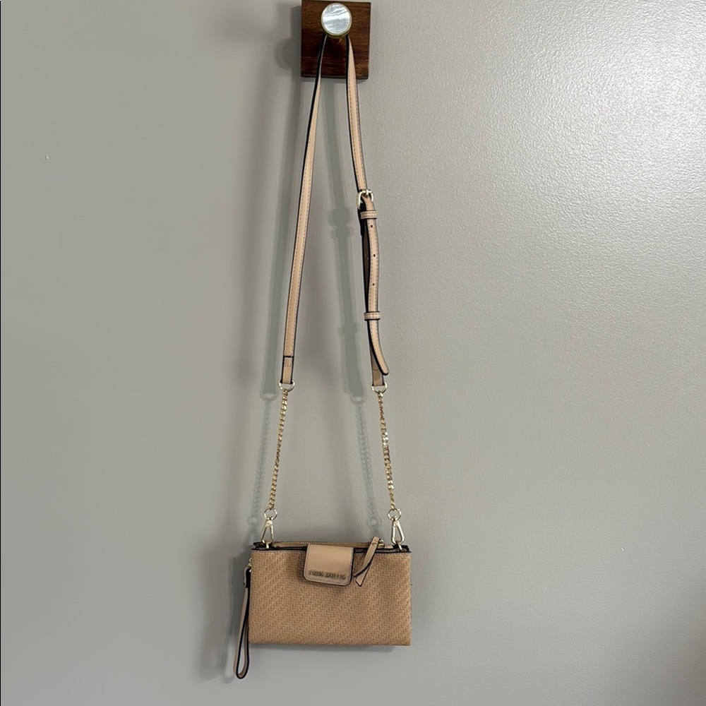 Steve Madden‎ Tan Woven Wristlet/ Crossbody Bag w/ Adjustable Strap Gold Accents - Picture 4 of 10